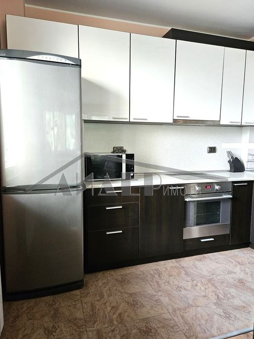 Дава се под наем Тристаен апартамент в Пловдив, Кършияка - 100 кв.м за 650 € - Снимка #5