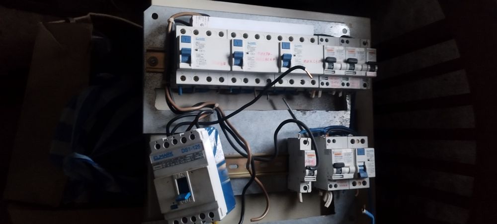 Ел табло с монофазен ток