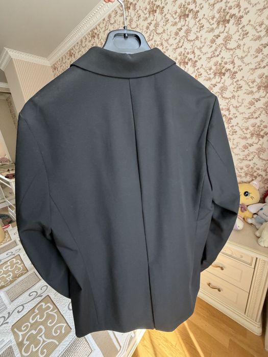 Продам новый пиджак Uniqlo
