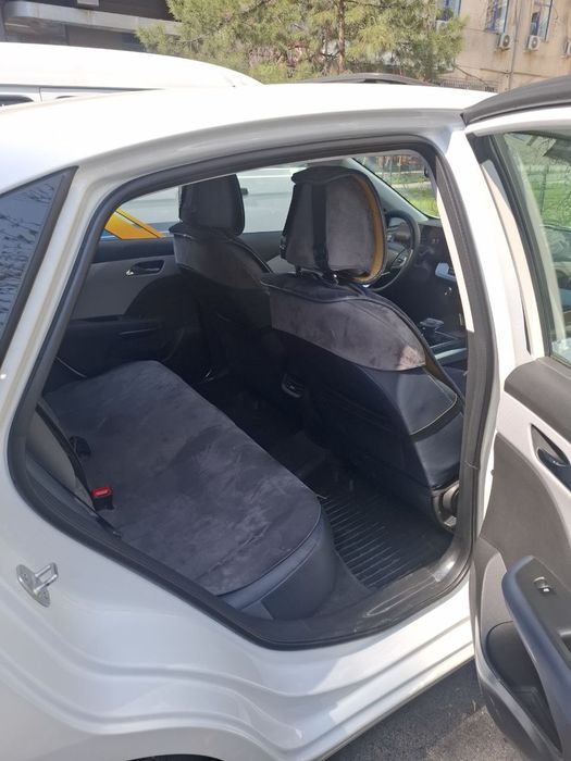 Автомобиль Chevrolet Monza 2024 год, пробег 10500 км.