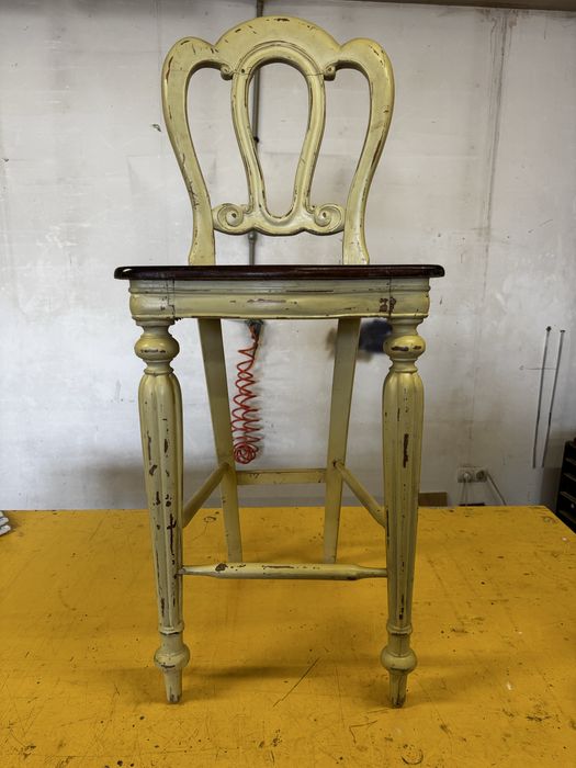 Метални и дървени столове