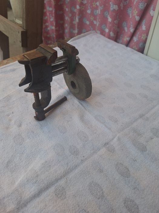 Тиски и наковальня .