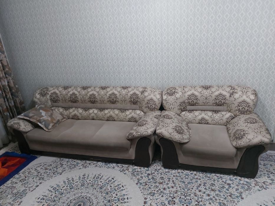 Продам мягкий диван с креслом