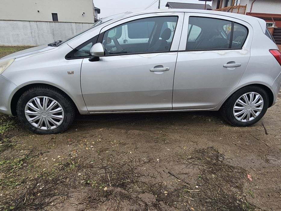 Opel Corsa 2010 .