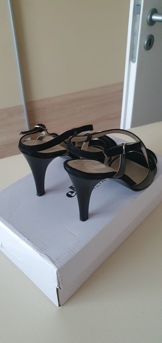 Sandale de ocazie cu toc înalt