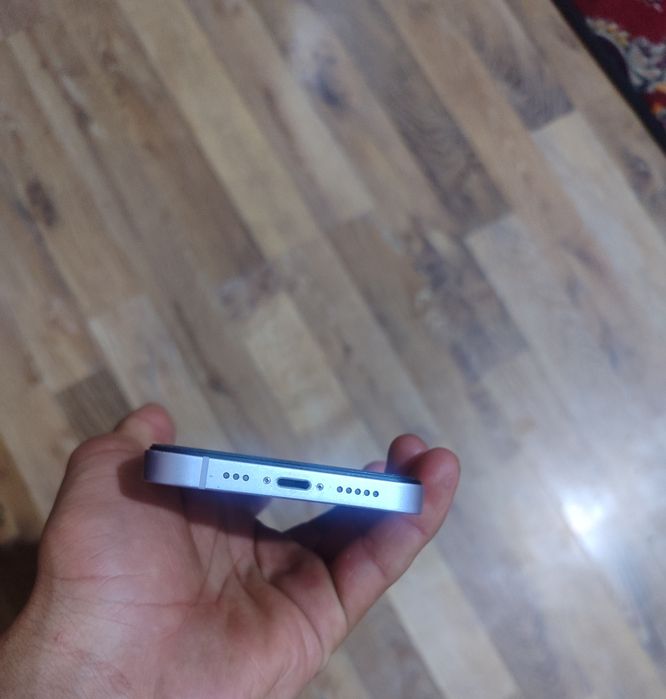 Iphone 14.  128 / 100%