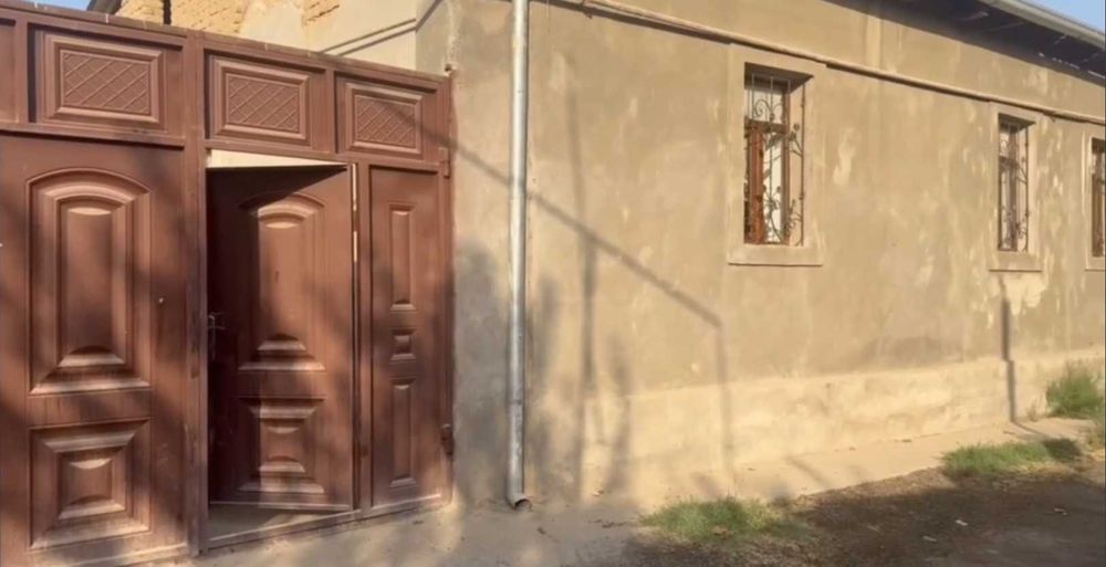 Назарбек ховли, сотилади