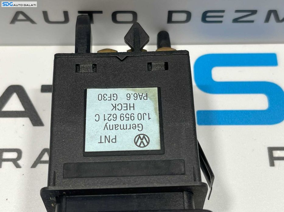 Buton Dezaburire Degivrare Incalzire Geam Sticla Luneta Volkswagen Golf 4 1998 - 2006 Cod 1J0959621C [D0466]
