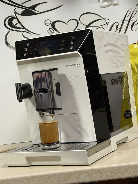 Кафемашина кафе автомат delonghi Primadonna CLASS с гаранция