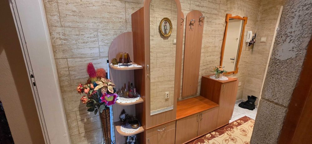 Холна гарнитура, масичка и портманто