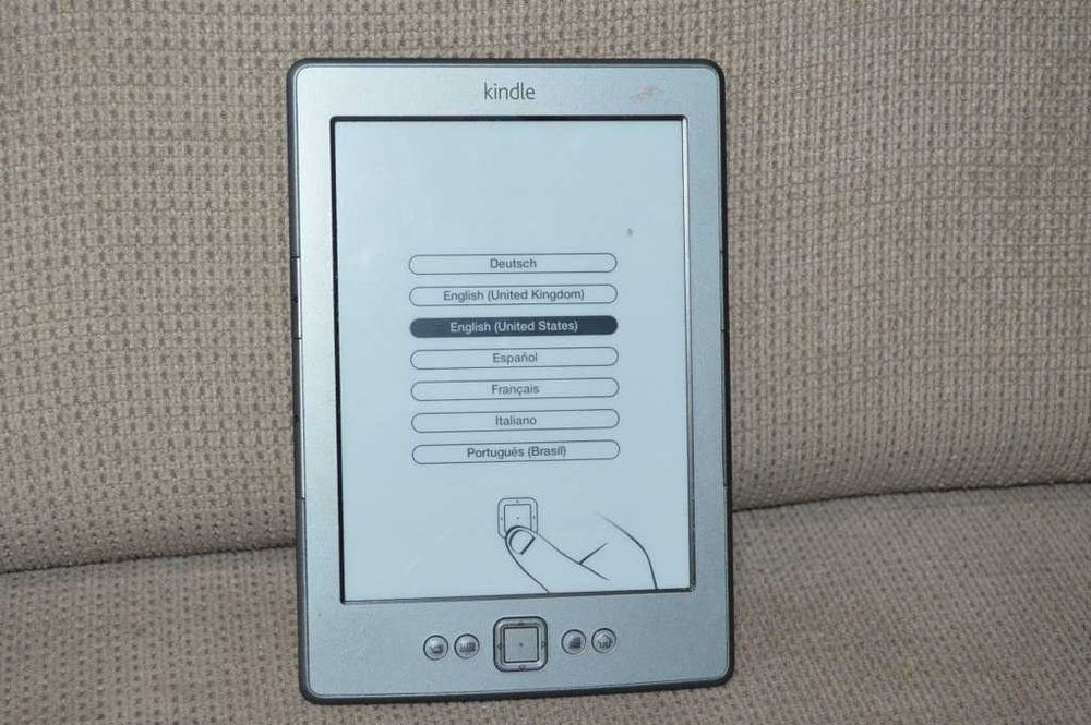 Kindle 4 Model D01100 – E-reader Clasic cu Butoane Fiziologice, Resetat