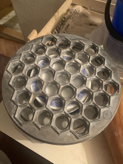 Чугунные мясорубка и пеььменница