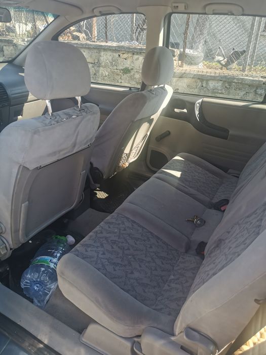 Опел Зафира  цял или по договаряне с газов инжекцион и комплект гуми