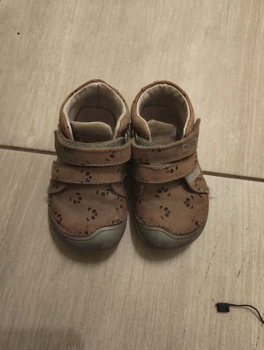 Подарявам НОСЕНИ обувки