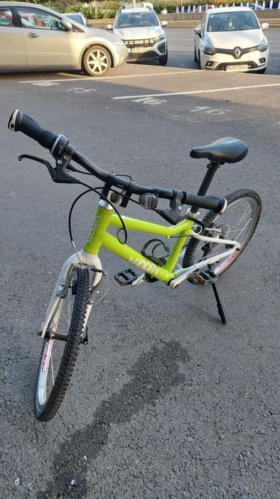 Woom 4 Neon Lime 20” – 7 viteze – 7,8 kg + cric Woom. Unic proprietar