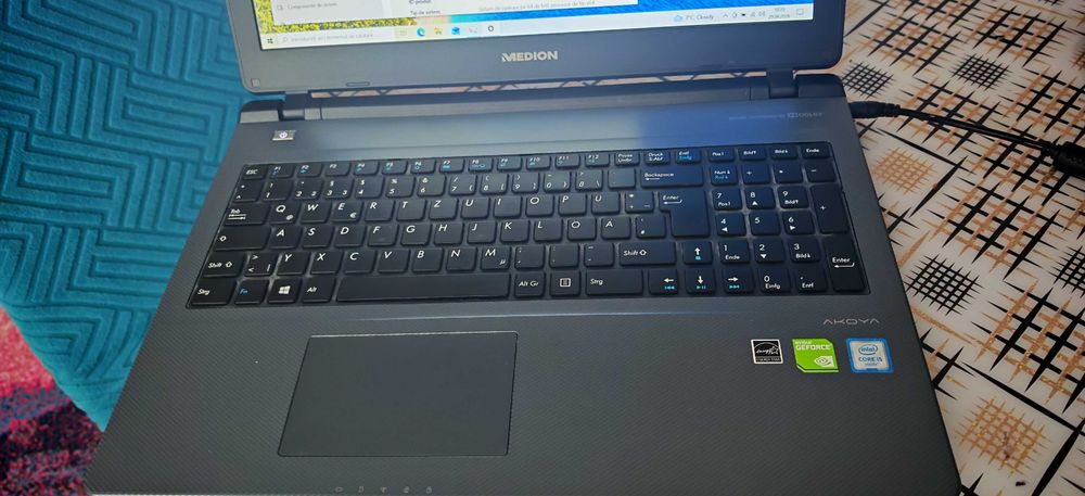 Laptop Medion Akoya i5 Gen 6, 8GB, 500GB, Nvidia 940MX 2GB, DVD-RW baterie buna