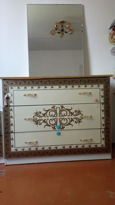 комод с тумбой и зеркалом.  Сатылады