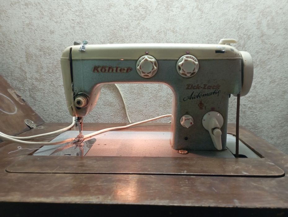 Машинка Кёлер немецкая ножная не электрическая полный набор лапок