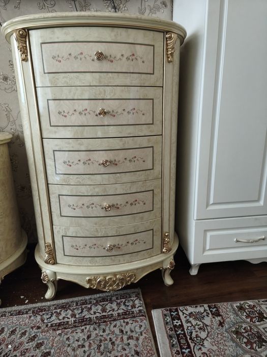 Spalniy komplekt sotiladi Kitay