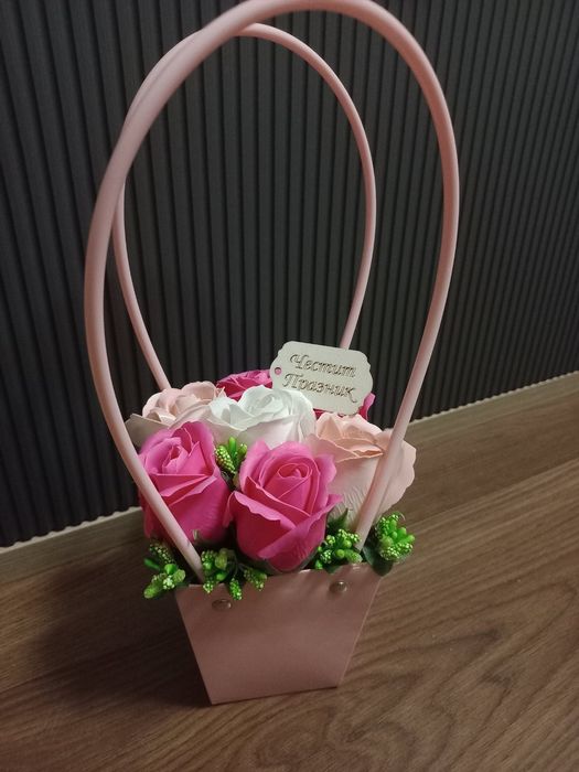 Продавам чантичка с ароматни сапунени рози