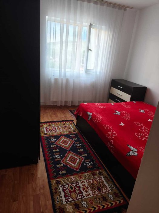 Apartament 3 camere de închiriat