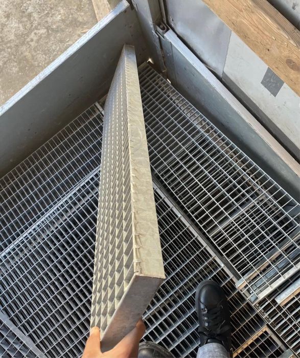 Trepte zincate galvanizate