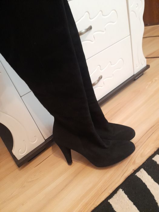 Cizme cu toc pana la genunchi