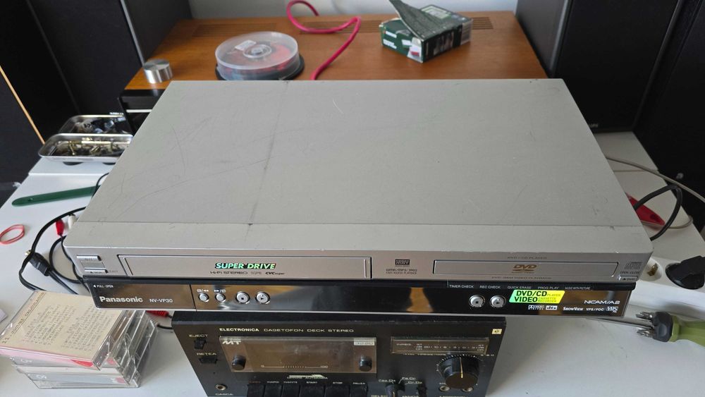 Player/Recorder VHS/DVD Panasonic NV-VP30 EC-S, functioneaza total