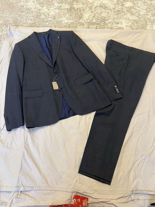 Костюм элегантный от Tagliatore