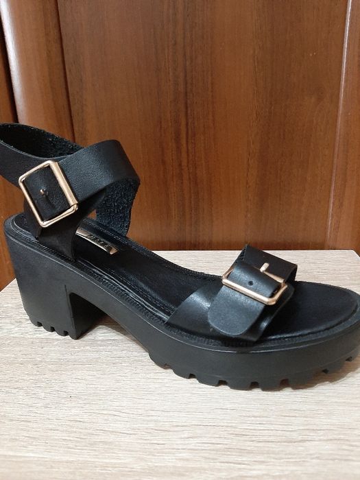 Женская обувь в ассортименте