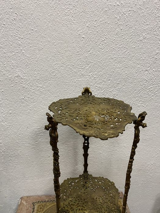 Френска месингова поставка в стил нарок