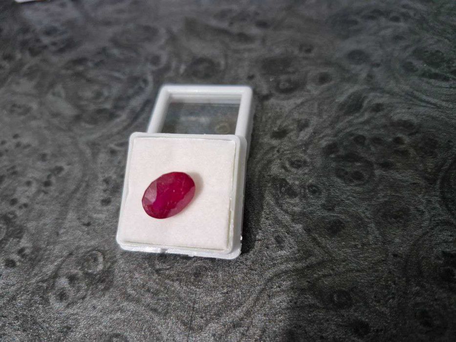 Рубин натуралний