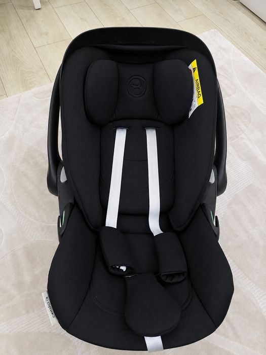 Стол за кола Cybex Cloud G i-Size Plus, черен, с адаптери