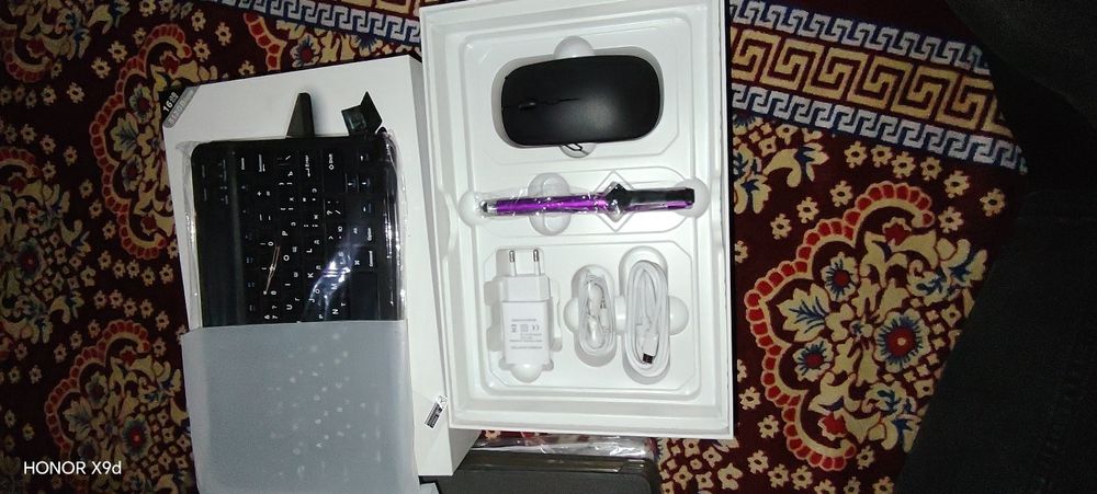 Планшет сотилади