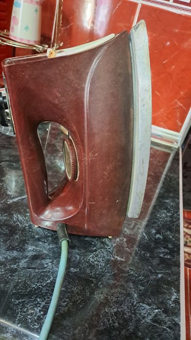 Продаётся     утюг   СССР