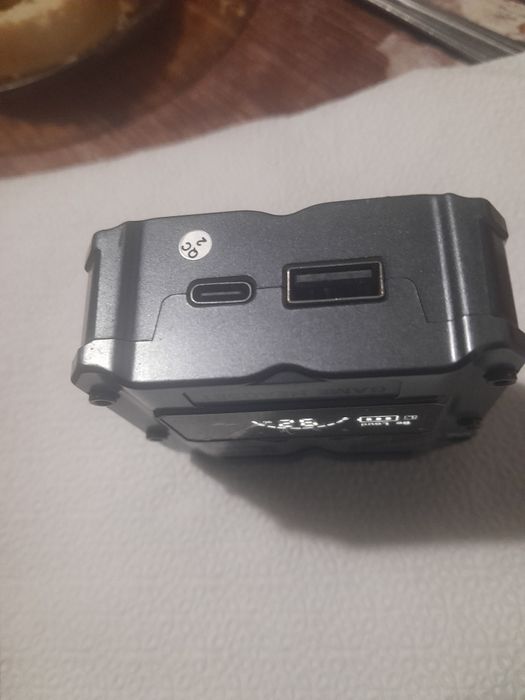 Apple слушалки различни