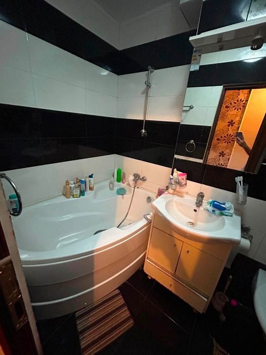 Vând apartament cu două camere decomandat