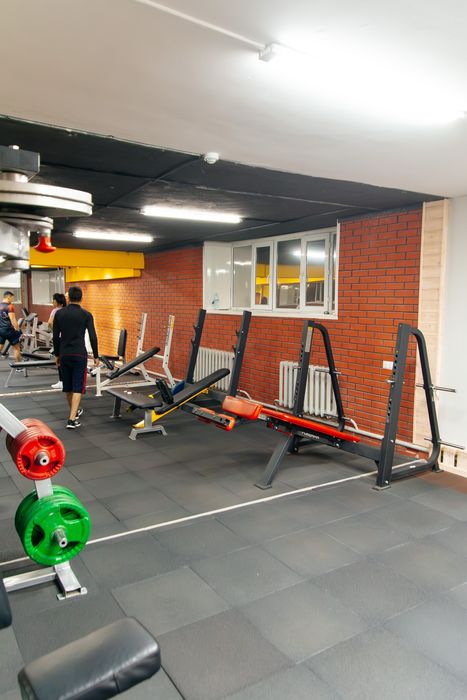 Сеть из 8 фитнес клубов