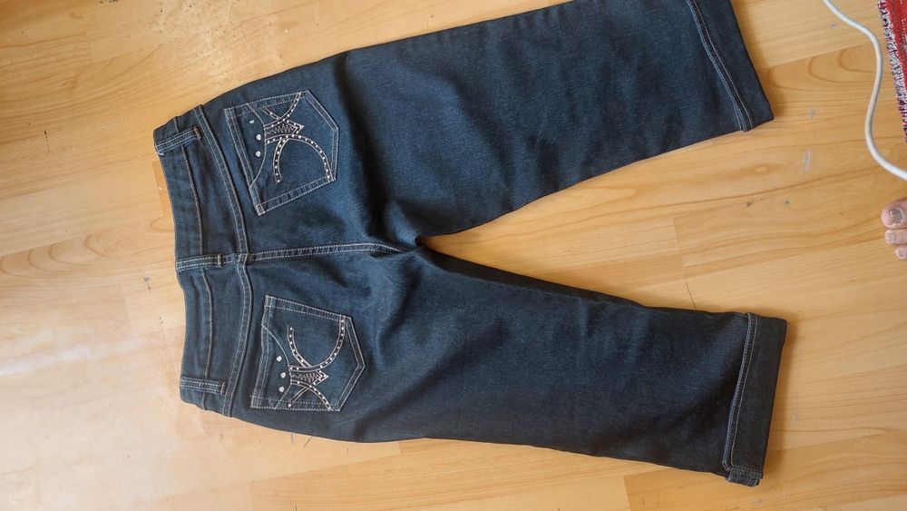 Продам капри джинсовые
