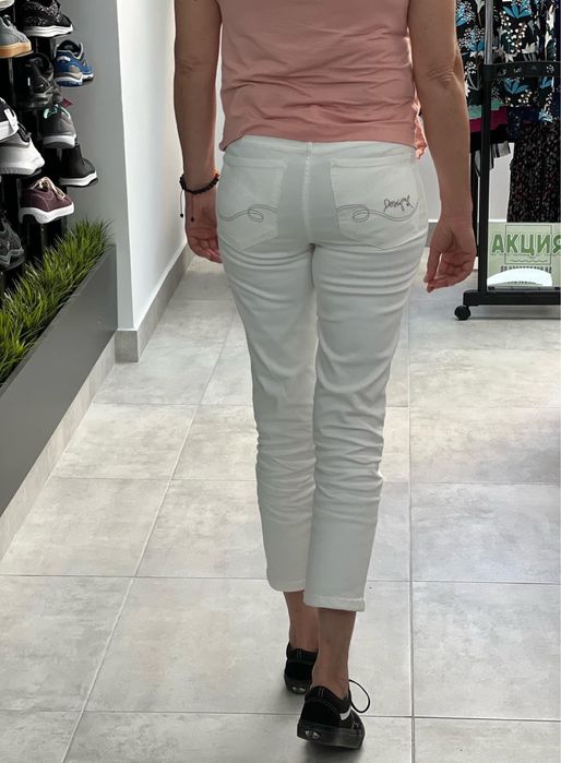 Desigual бели дънки, Guess топ и Mos Mosh дънки