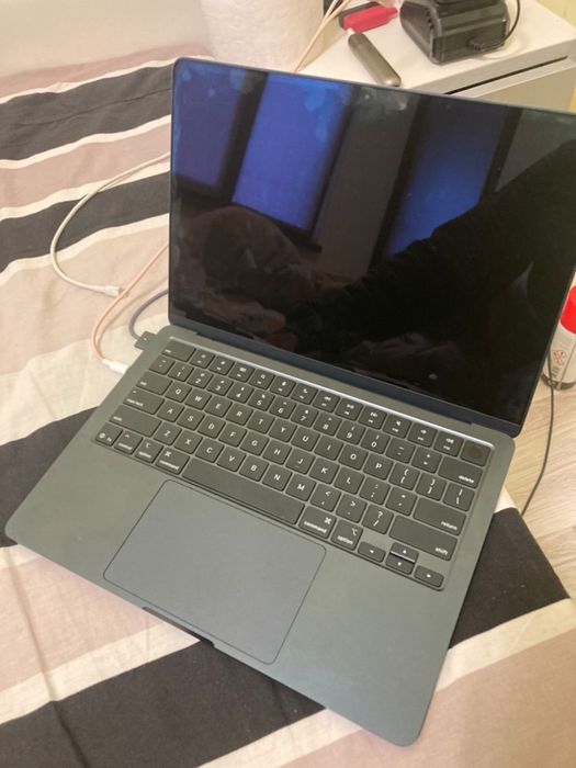 MacBook Air 13 - M4 16GB RAM / 256GB SSD – Midnight КАТО НОВ