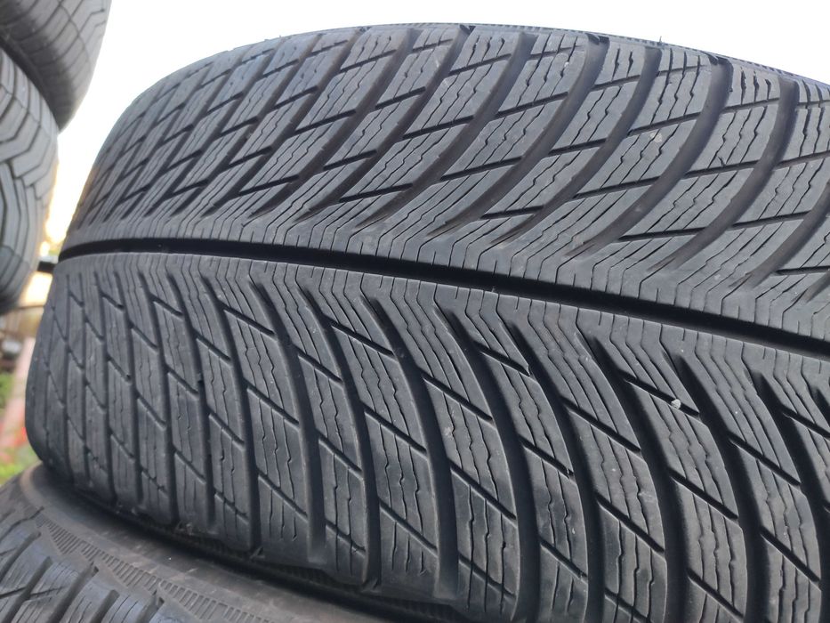 4бр Зимни гуми 235 45 20 - Michelin