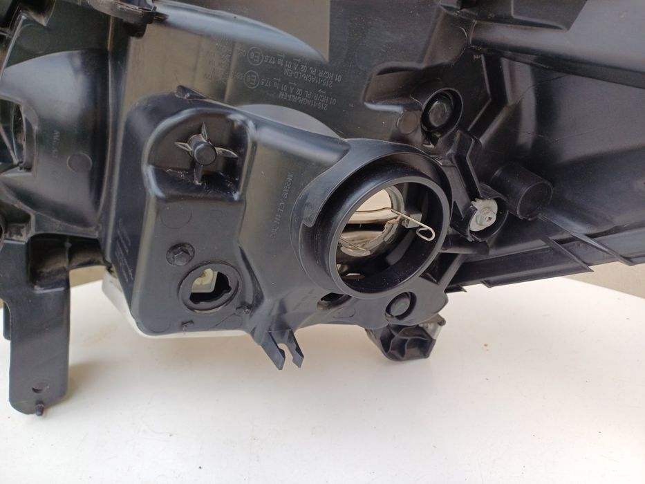 Десен фар за Nissan Navara;  2012г.