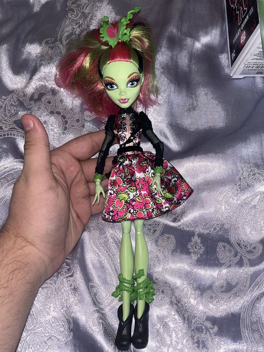 Куклы и фигурка