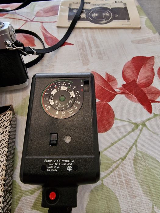 Продава се фотоапарат canon FTb