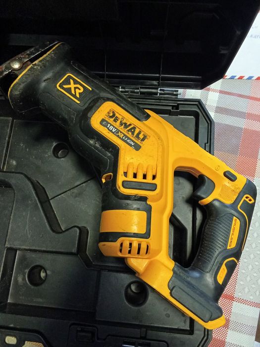 Fierăstrău sabie Dewalt dcs367,cutie