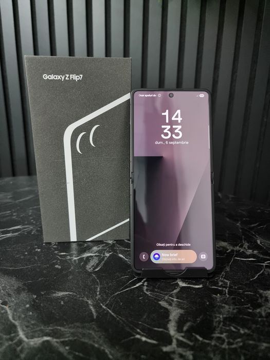 Noble Amanet - Samsung Z Flip 7, 256GB, 100%, NOU