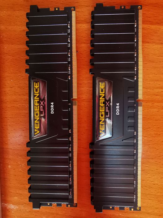 подавам рам памет corsaire vengeance LPX 2x16 GB