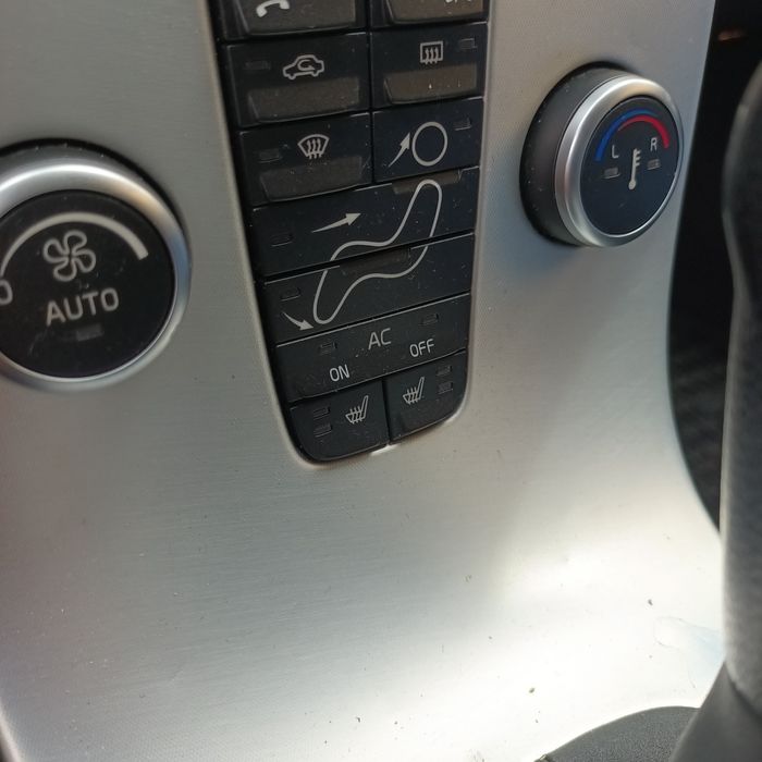 Volvo v50 model 2012