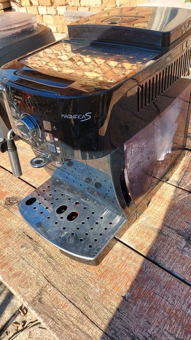Кафе машина Delonghi Magnifica S Ecam 21.117.B Сервизирана saeco